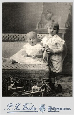 Viktor_und_Konstantin_Thiessen_1907.jpg