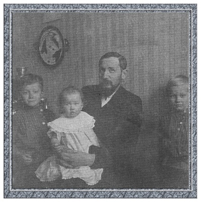 Dietrich_Thiessen_mit_Kinder_1912
